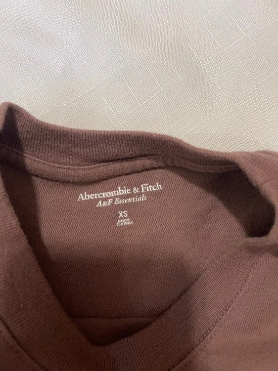 Abercrombie & Fitch Brown Cropped Crewneck Tee - Picture 2 of 3